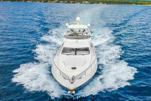 YACHT AZIMUT 70
