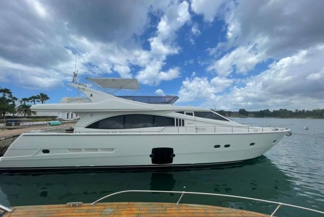 FERRETI YACHT 73